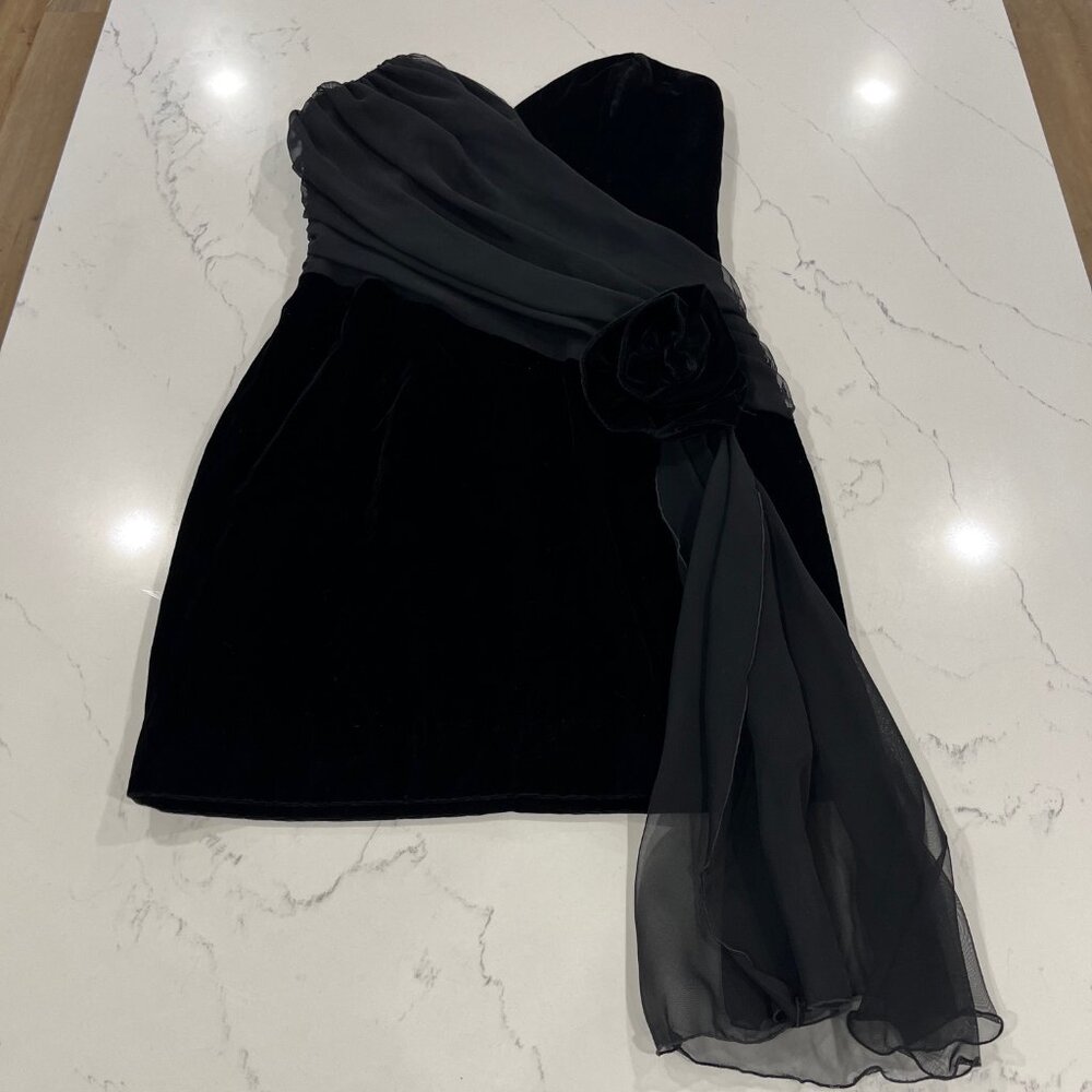 VTG Darcy black velvet dress the revenge dress style size 4  back to 80's decade